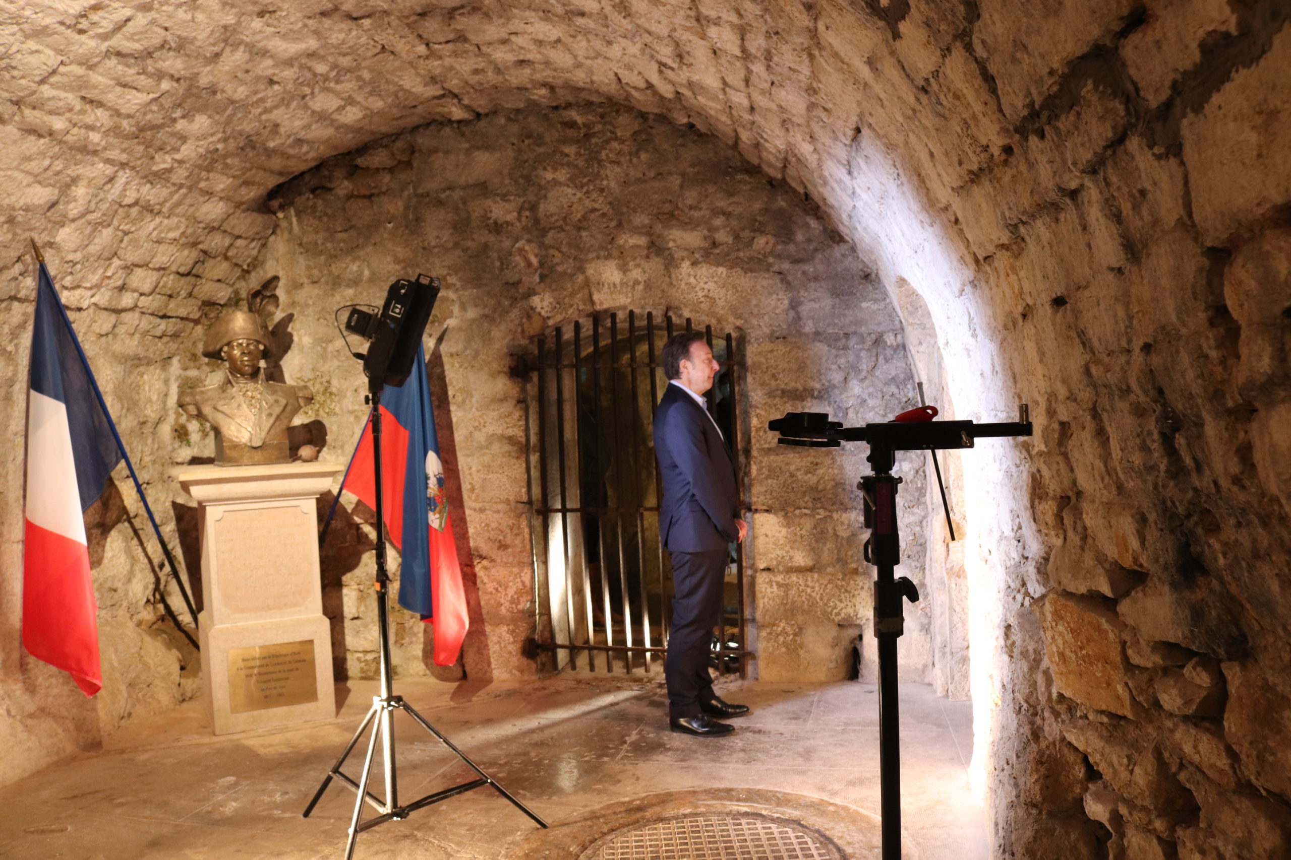 Le Château de Joux accueille Stéphane Bern pour un numéro spécial de Secrets d’Histoire
